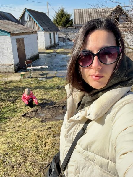 Эльмира с дочерью Эльмира купила дом в деревне